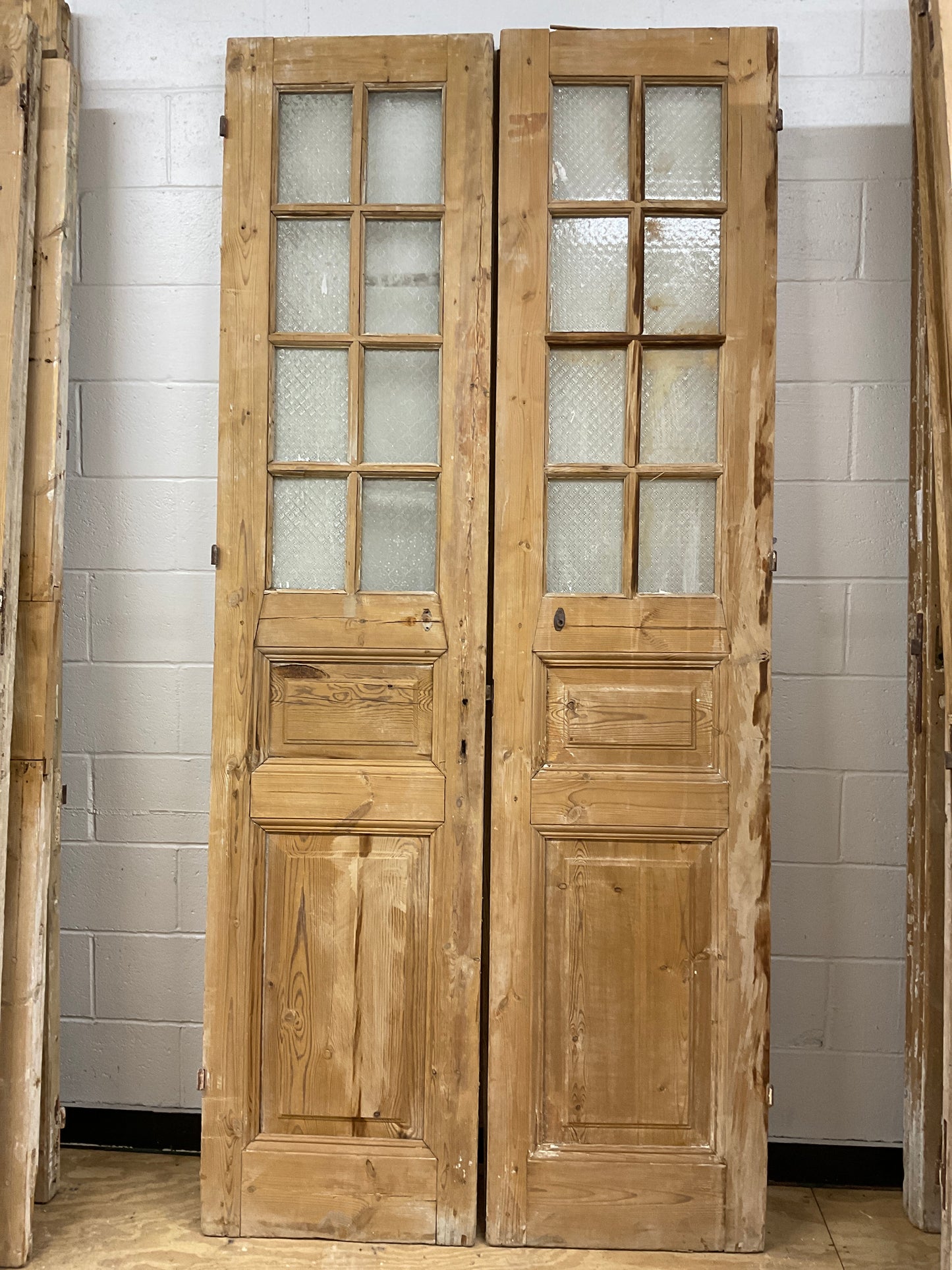 Eight Patterned Glass Pane - T302307
