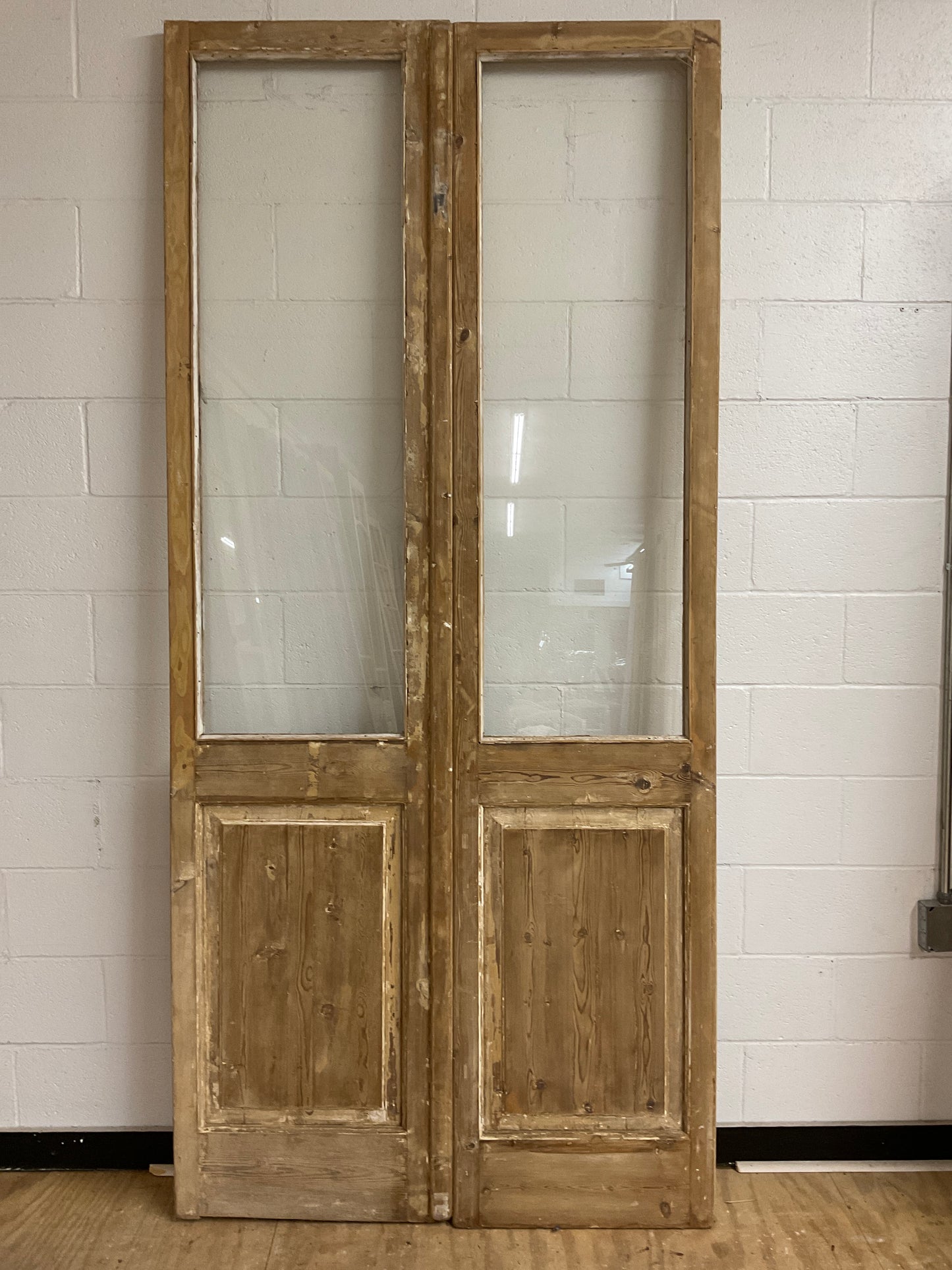 4098576 GLASS PAIR - 23" X 96"