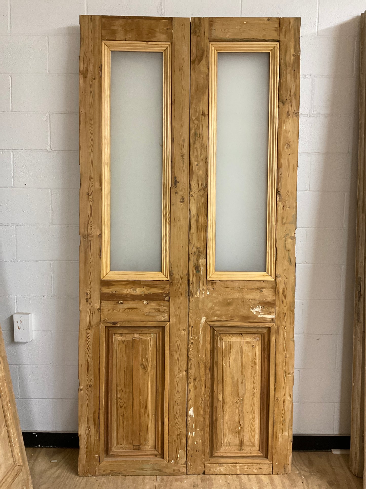 Q357228 FROSTED GLASS PAIR - 22.5" X 94.5"