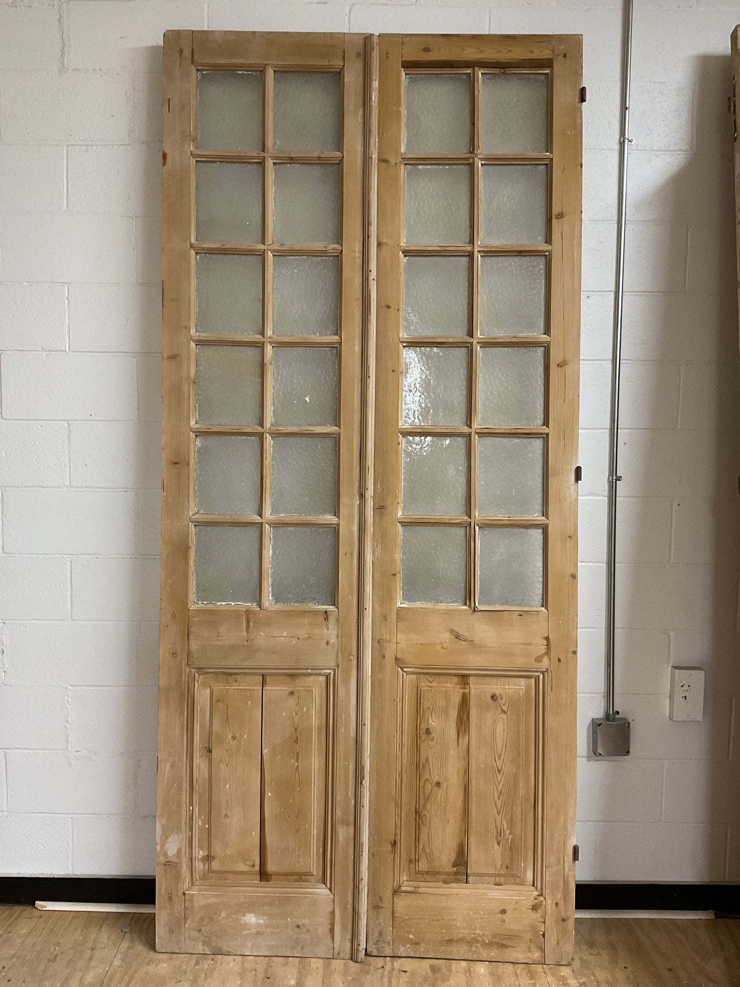 European Twelve Paned Glass - X300575