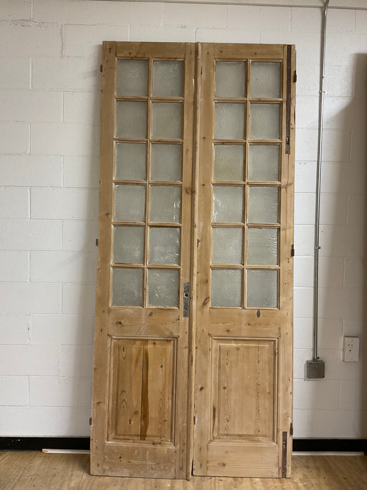 Q797749 Glass Pair