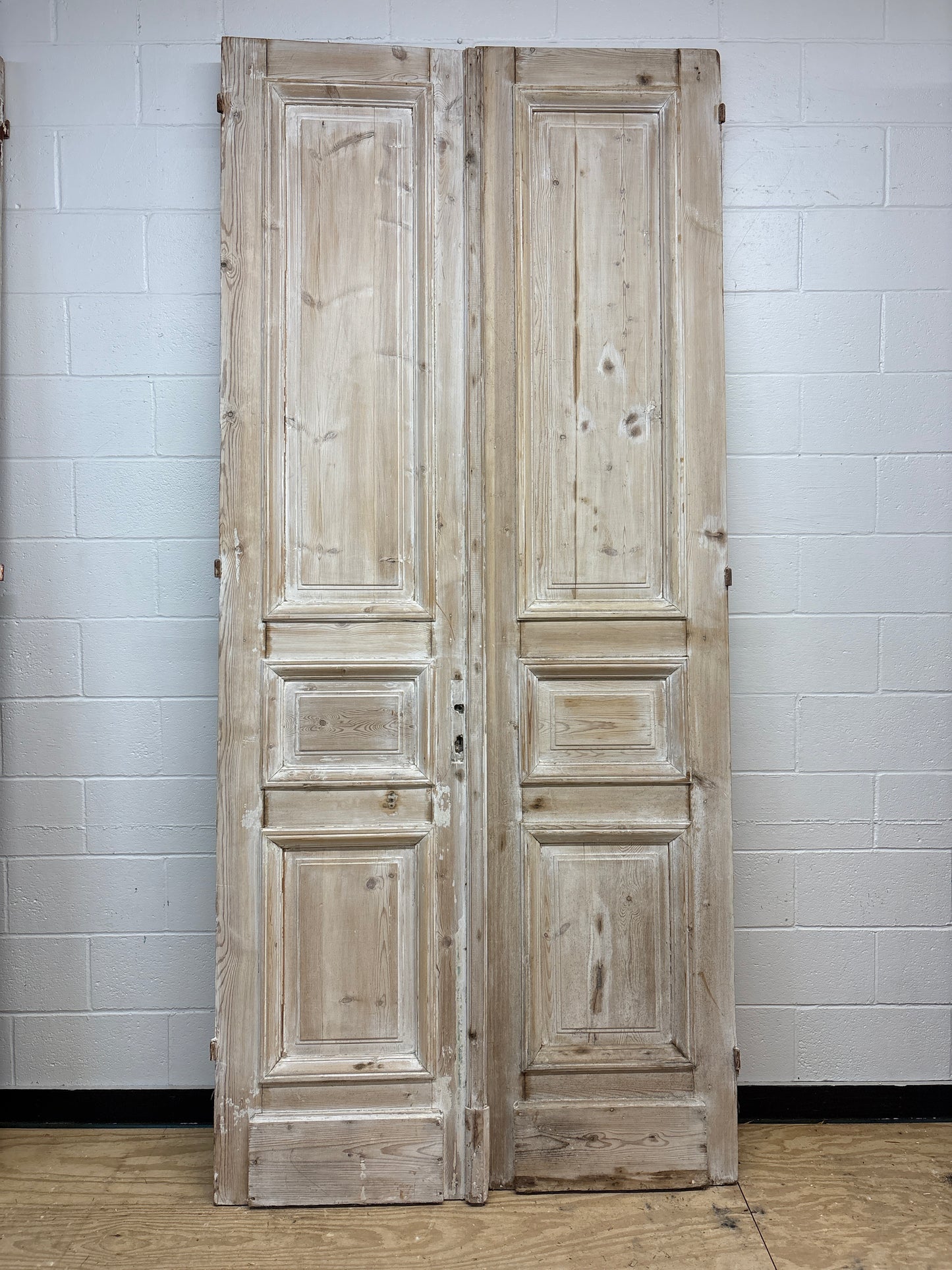 547089Z European 3 Panel Solid Paid